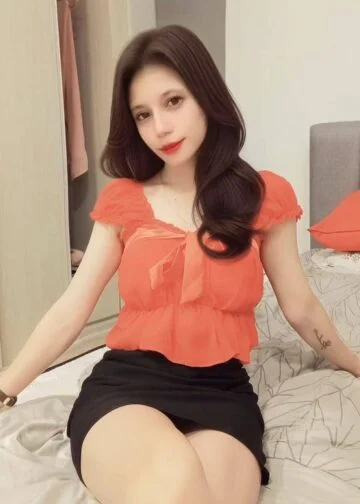 Laura JB Esocrt Girl